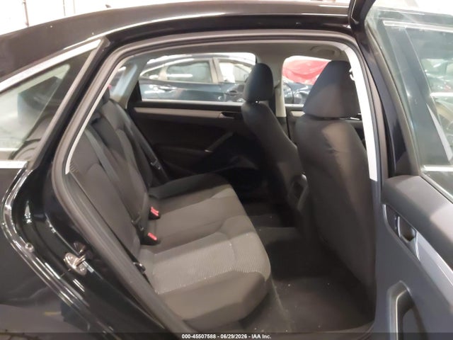 1VWAT7A39GC053069 Volkswagen Passat 1.8t S