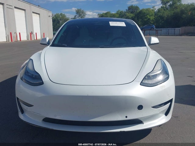 45507742 :رقم المزاد ، 5YJ3E1EB9JF100065 vin ، 2018 Tesla Model 3 Long Range/performance مزاد بيع