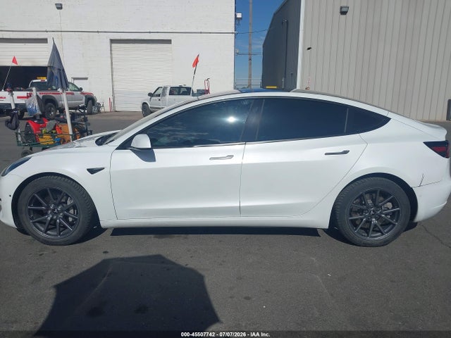 45507742 :رقم المزاد ، 5YJ3E1EB9JF100065 vin ، 2018 Tesla Model 3 Long Range/performance مزاد بيع