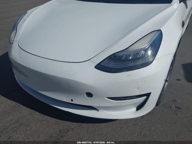 45507742 :رقم المزاد ، 5YJ3E1EB9JF100065 vin ، 2018 Tesla Model 3 Long Range/performance مزاد بيع