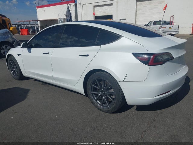 45507742 :رقم المزاد ، 5YJ3E1EB9JF100065 vin ، 2018 Tesla Model 3 Long Range/performance مزاد بيع
