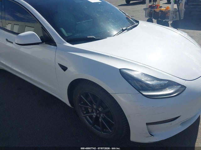 45507742 :رقم المزاد ، 5YJ3E1EB9JF100065 vin ، 2018 Tesla Model 3 Long Range/performance مزاد بيع