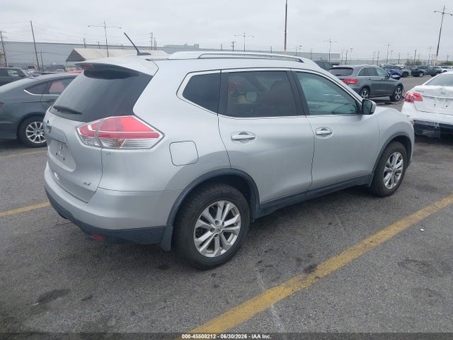 KNMAT2MT8FP515923 Nissan ROGUE SV