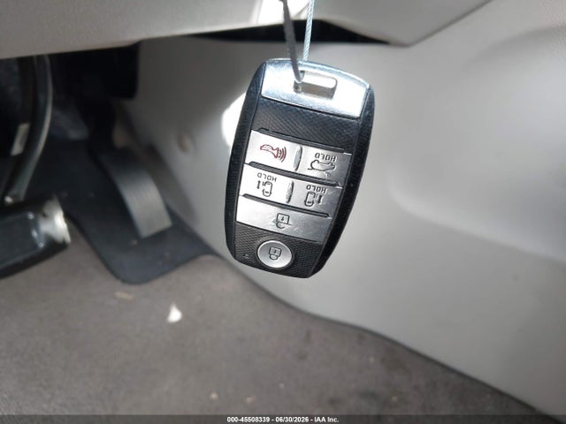 2017 Kia Sedona Lx მანქანა იყიდება აუქციონზე, vin: KNDMB5C17H6339523, აუქციონის ნომერი: 45508339