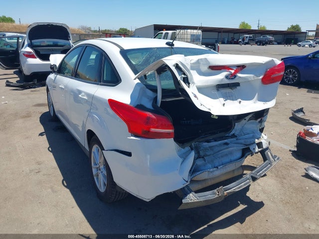 1FADP3F26JL327368 Ford FOCUS SE