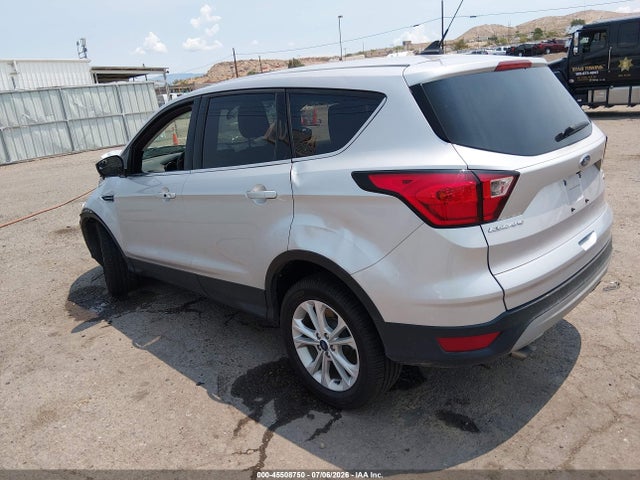 Ford ESCAPE SE 2019 1FMCU9GD1KUB60555 Image 3