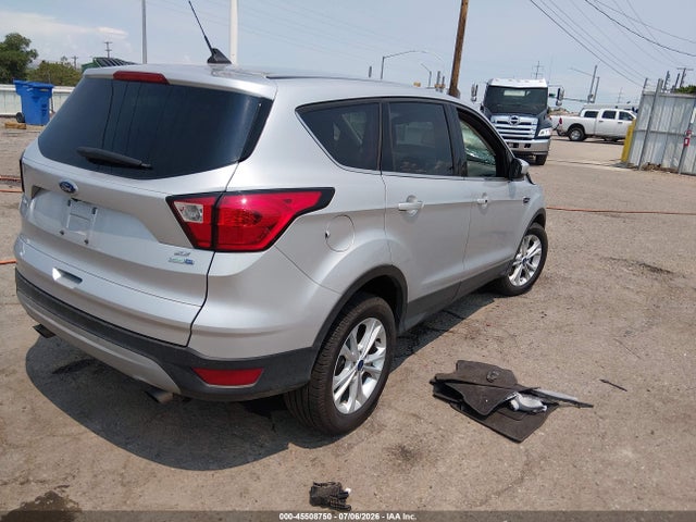 Ford ESCAPE SE 2019 1FMCU9GD1KUB60555 Image 4