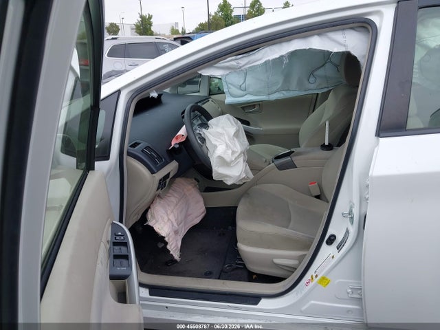 Toyota Prius Two 2014 JTDKN3DU3E0369984 Image 5