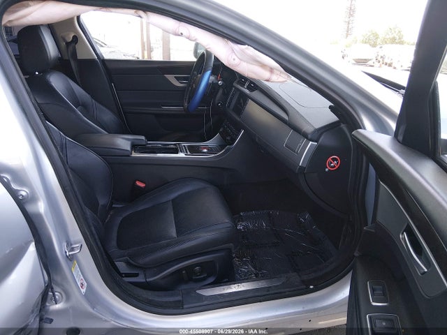 Jaguar Xf 20d Prestige 2017 SAJBE4BN1HCY48801 Image 5