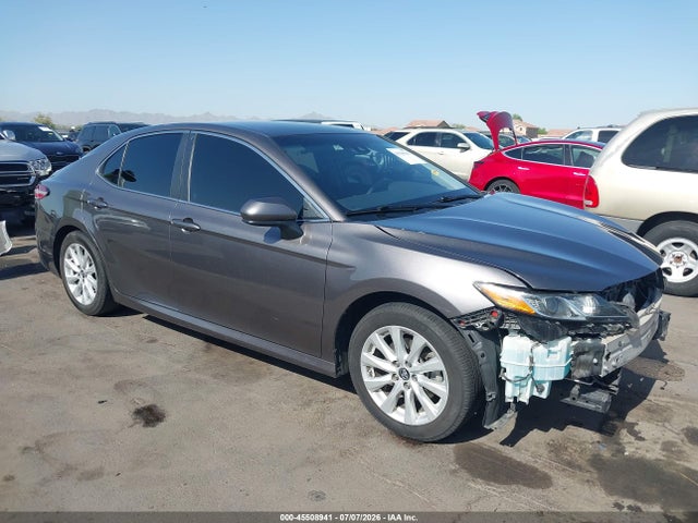 Toyota CAMRY LE 2019 4T1B11HK4KU267828 zdjęcie główne