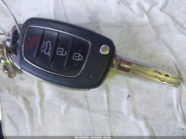 KM8J33A41GU032100 Hyundai TUCSON SE