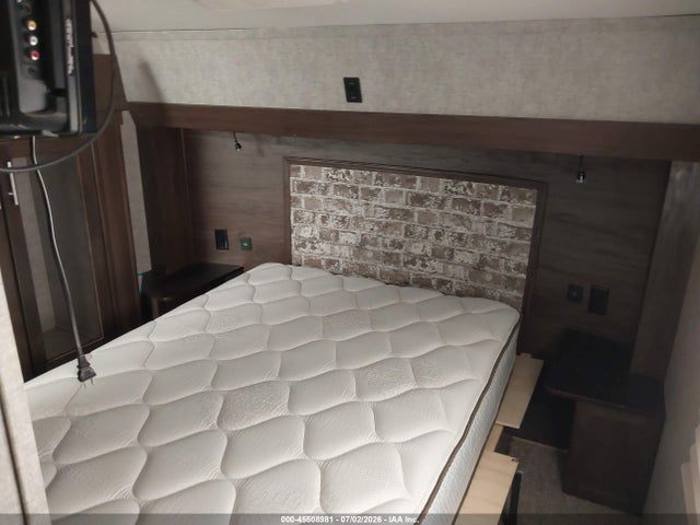 Продаж на аукціоні авто 2018 Forest River Cherokee 30' 5th Wheel, vin: 5ZT3CKVB7J2701987, номер лоту: 45508981