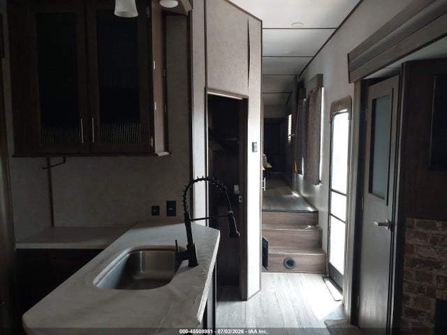 Продаж на аукціоні авто 2018 Forest River Cherokee 30' 5th Wheel, vin: 5ZT3CKVB7J2701987, номер лоту: 45508981