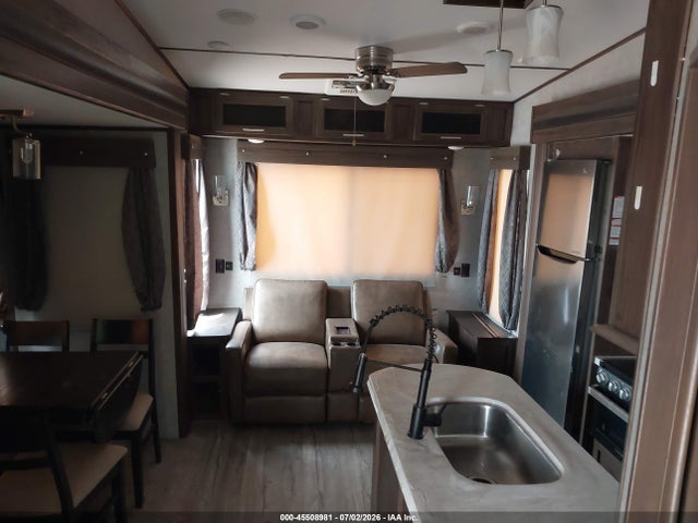 Продаж на аукціоні авто 2018 Forest River Cherokee 30' 5th Wheel, vin: 5ZT3CKVB7J2701987, номер лоту: 45508981