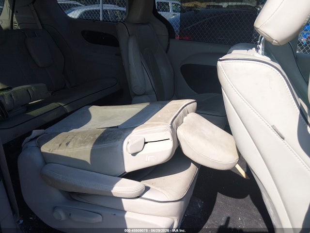 Продаж на аукціоні авто 2018 Chrysler Pacifica Hybrid Limited, vin: 2C4RC1N79JR105122, номер лоту: 45509078