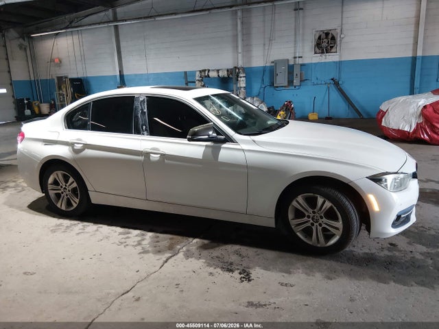 2017 Bmw 330i Xdrive მანქანა იყიდება აუქციონზე, vin: WBA8D9G35HNU61721, აუქციონის ნომერი: 45509114