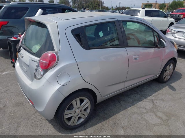 Chevrolet Spark 1lt Auto 2014 KL8CD6S92EC552940 Image 4