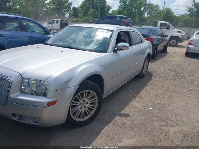 45509325 :رقم المزاد ، 2C3CA5CV9AH180272 vin ، 2010 Chrysler 300 Touring/signature Series/executive Series مزاد بيع