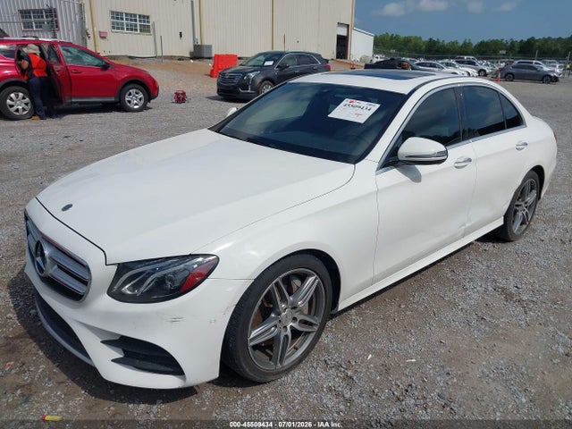 Mercedes-Benz E 300 2018 WDDZF4JB1JA335430 Image 2
