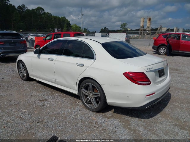 Mercedes-Benz E 300 2018 WDDZF4JB1JA335430 Image 3