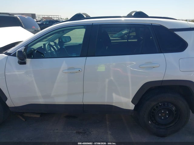 2T3F1RFV5LC120697 Toyota RAV4 LE
