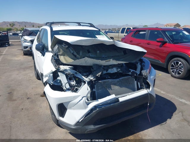 2T3F1RFV5LC120697 Toyota RAV4 LE