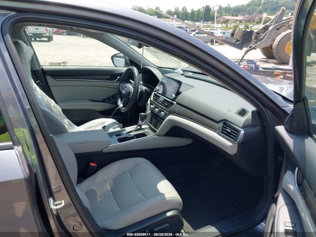 1HGCV1F9XJA138071 Honda Accord Touring