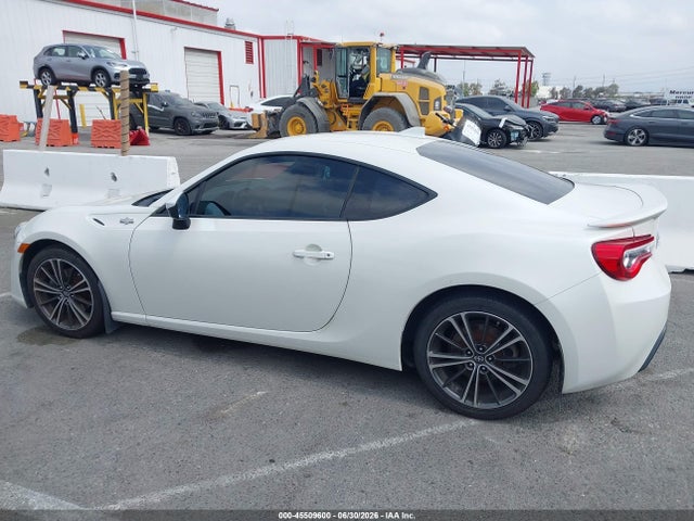 Scion FR-S 2015 JF1ZNAA15F9709362 Image 14