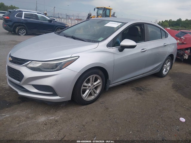 Chevrolet Cruze Lt Auto 2018 1G1BE5SM2J7121685 Image 2