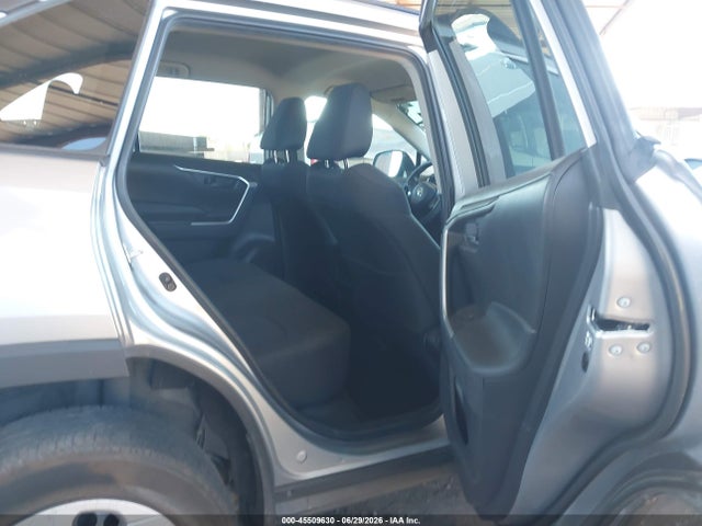 Toyota RAV4 LE 2019 2T3G1RFV5KC056938 Image 8