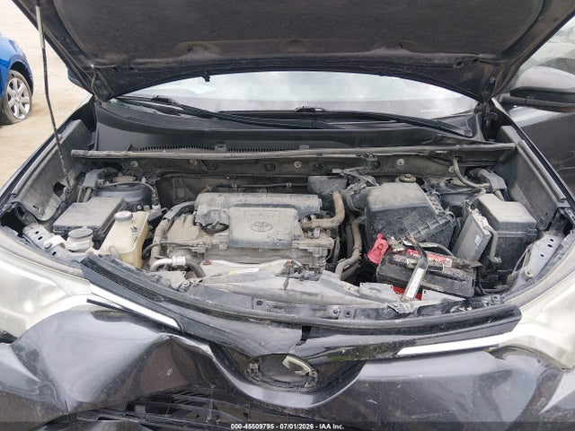 JTMBFREV7JJ727597 Toyota RAV4 LE