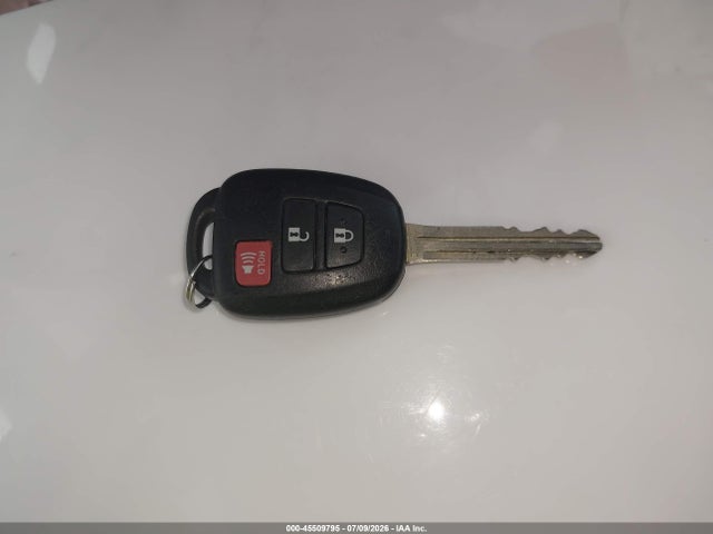 JTMBFREV7JJ727597 Toyota RAV4 LE