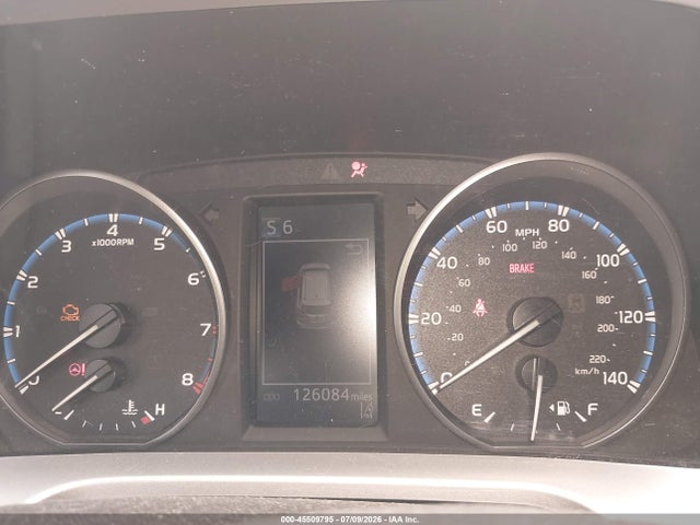 JTMBFREV7JJ727597 Toyota RAV4 LE