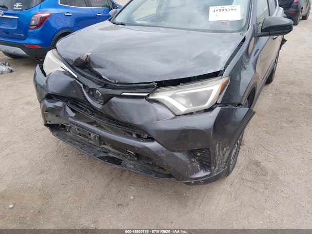 JTMBFREV7JJ727597 Toyota RAV4 LE