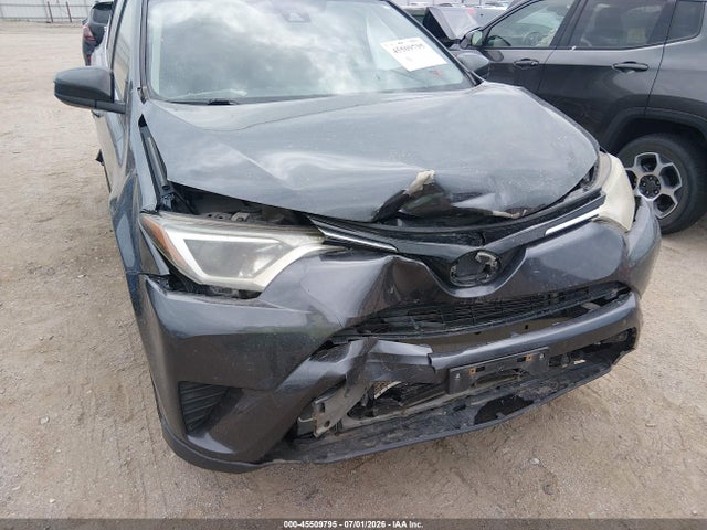JTMBFREV7JJ727597 Toyota RAV4 LE