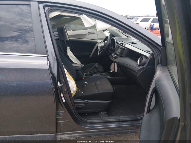 JTMBFREV7JJ727597 Toyota RAV4 LE