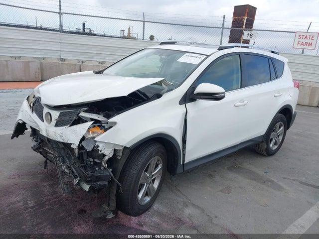 Toyota Rav4 Xle 2015 JTMWFREV3FD076394 Image 2
