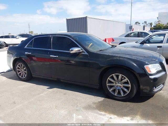 Chrysler 300C 2014 2C3CCAET2EH217005 Image 13