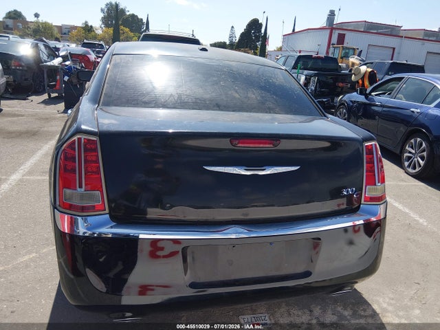 Chrysler 300C 2014 2C3CCAET2EH217005 Image 16