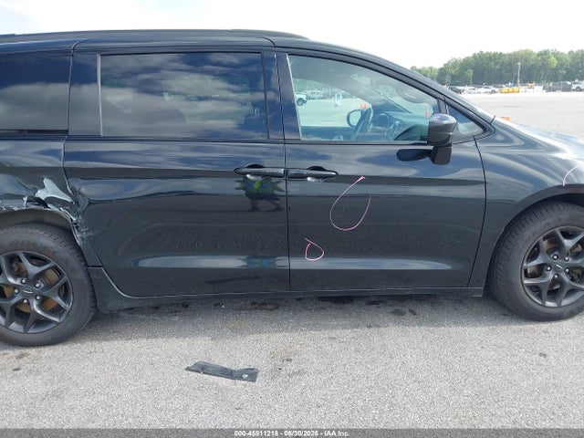 Продаж на аукціоні авто 2018 Chrysler Pacifica Touring L, vin: 2C4RC1BGXJR214354, номер лоту: 45511218