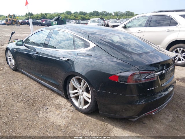 45511273 :رقم المزاد ، 5YJSA1CN2DFP05490 vin ، 2013 Tesla Model S مزاد بيع