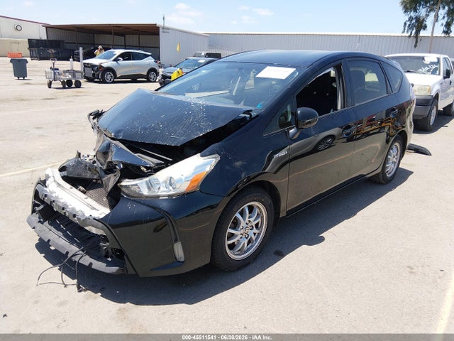 Toyota Prius V Three 2015 JTDZN3EU3FJ021238 Image 2