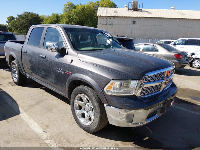 RAM 1500 Laramie 4x4 5'7 Box 2018 1C6RR7NM8JS353973 главное изображение