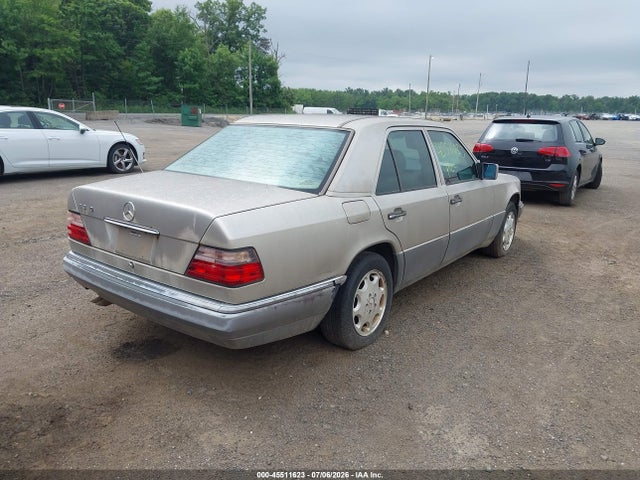 Auction sale of the 1995 Mercedes-benz E 320 Base/320 Special, vin: WDBEA32E2SC258288, lot number: 45511623