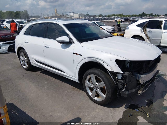 Продажа на аукционе авто 2019 Audi E-tron Premium Plus, vin: WA1LAAGE2KB011276, номер лота: 45512006