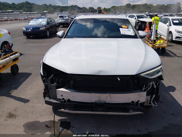 Продажа на аукционе авто 2019 Audi E-tron Premium Plus, vin: WA1LAAGE2KB011276, номер лота: 45512006