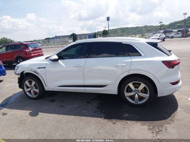 Продажа на аукционе авто 2019 Audi E-tron Premium Plus, vin: WA1LAAGE2KB011276, номер лота: 45512006