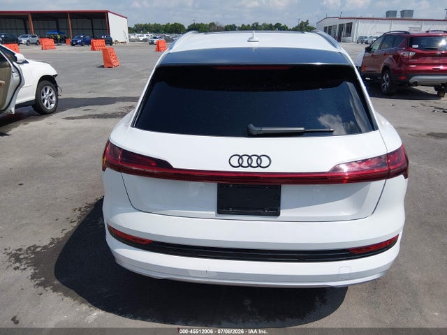 Продажа на аукционе авто 2019 Audi E-tron Premium Plus, vin: WA1LAAGE2KB011276, номер лота: 45512006