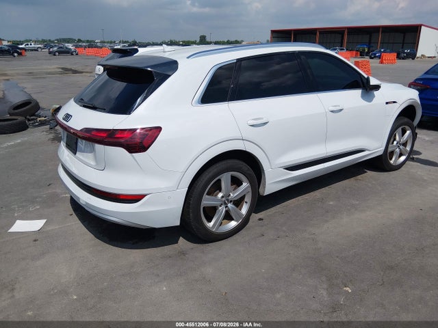Продажа на аукционе авто 2019 Audi E-tron Premium Plus, vin: WA1LAAGE2KB011276, номер лота: 45512006