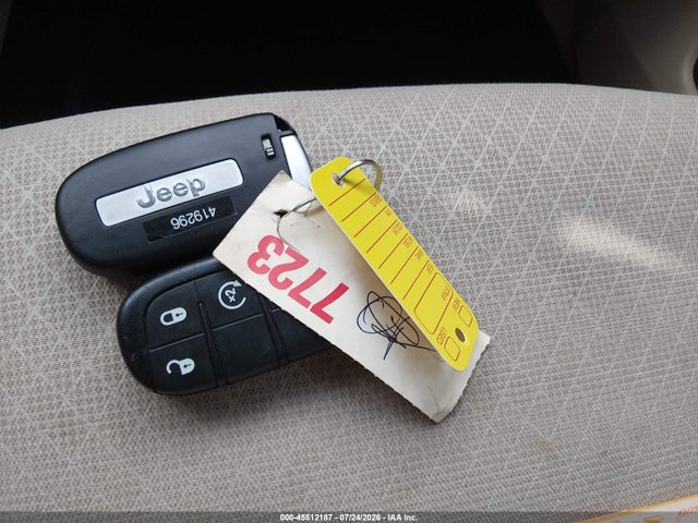 1C4RJFAG6KC754217 Jeep Grand Cherokee Laredo E 4x4